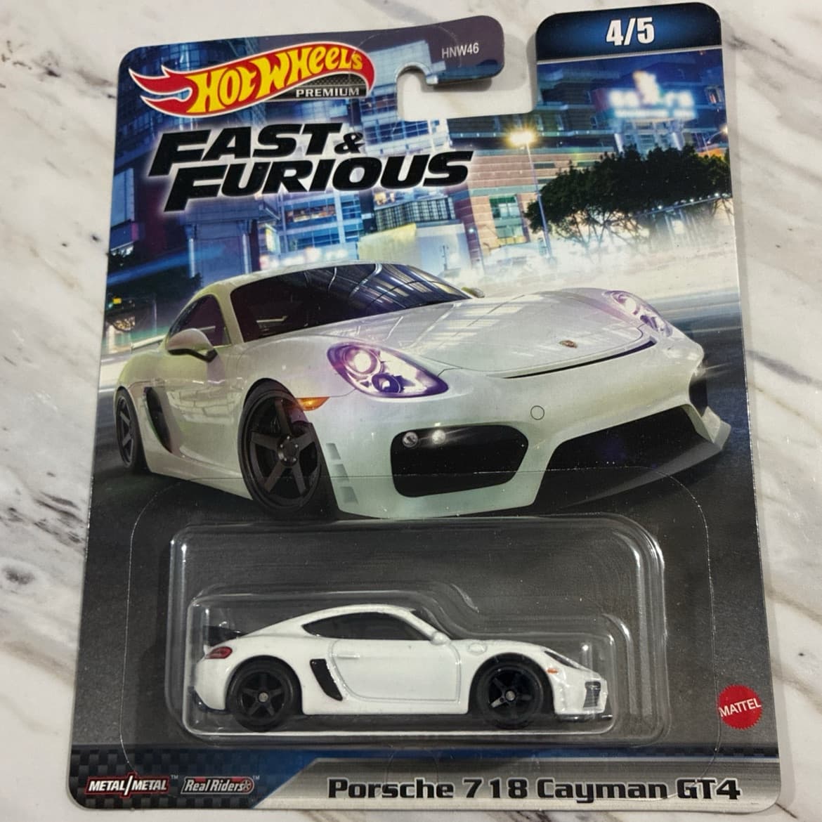 Porsche 718 Cayman GT4 - photo 1