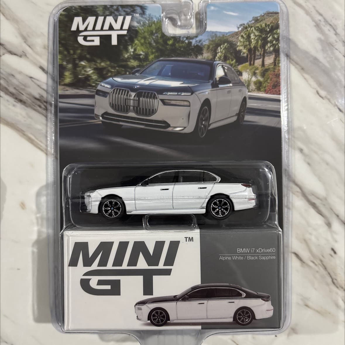 BMW i7