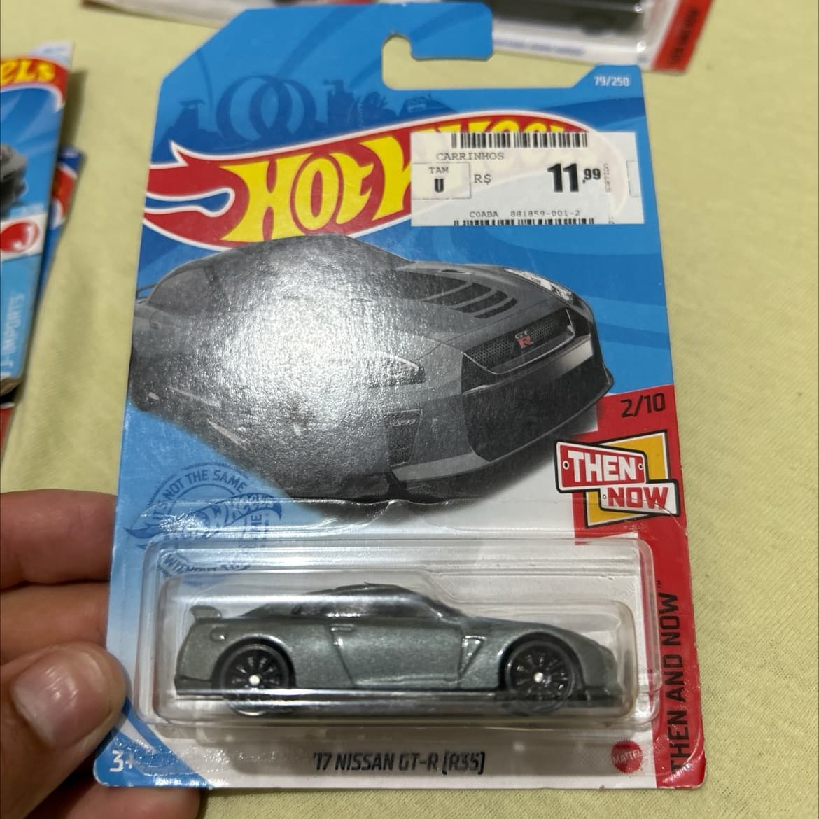 17 Nissan GT-R (R35)