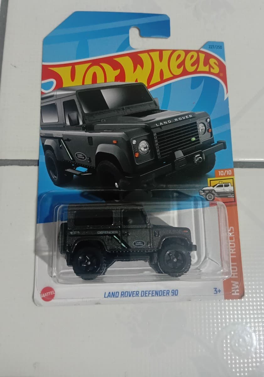 Land Rover Defender 90 - photo 1